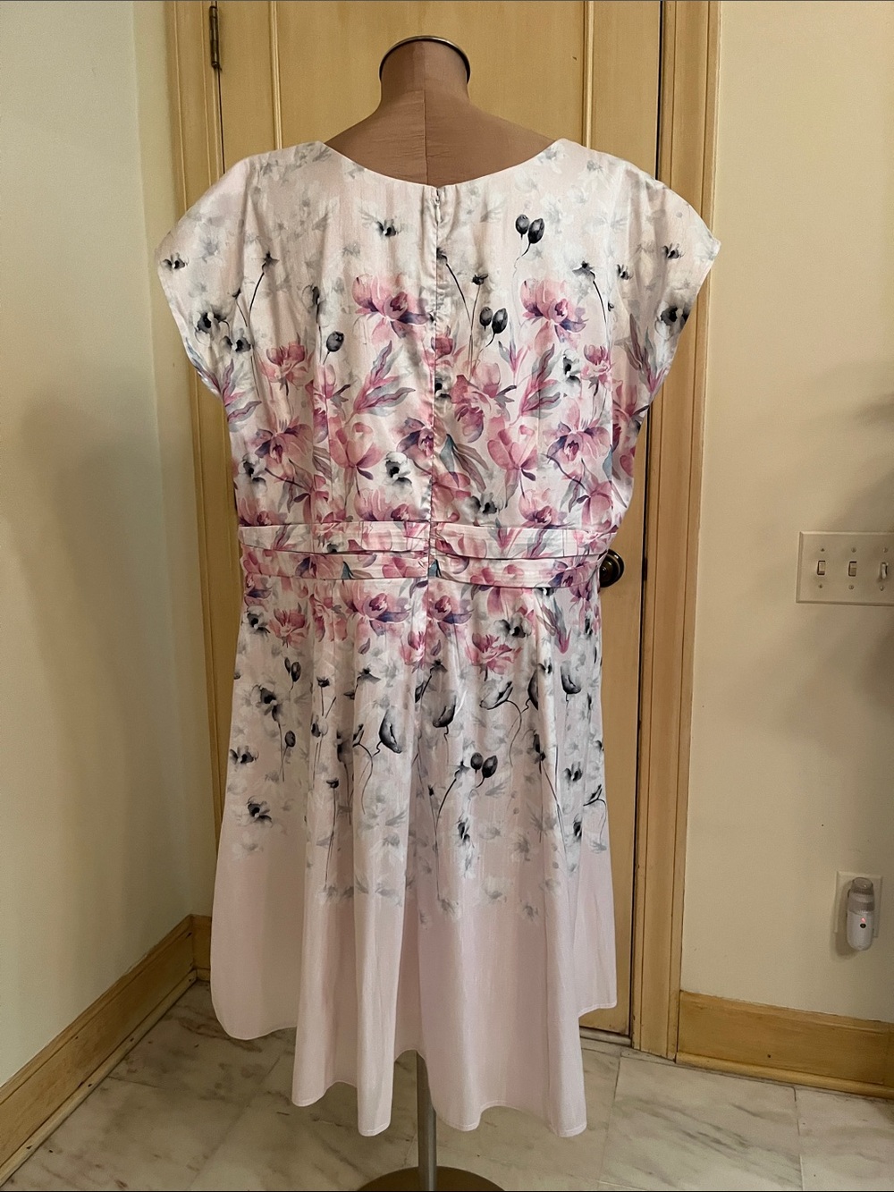 ESHAKTI Party Event Guest Pink Floral Cap SV Split V-Neck Waist Detail Dress 26W - Picture 2 of 16
